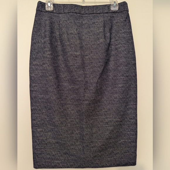 Banana Republic Pencil Skirt, size 6 - Picture 4 of 6